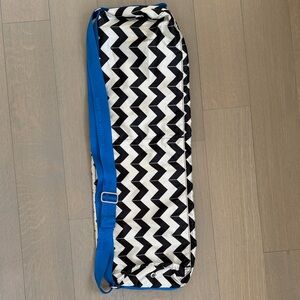 lululemon athletica Black and White Yoga Mat Travel Bag with Blue Strap